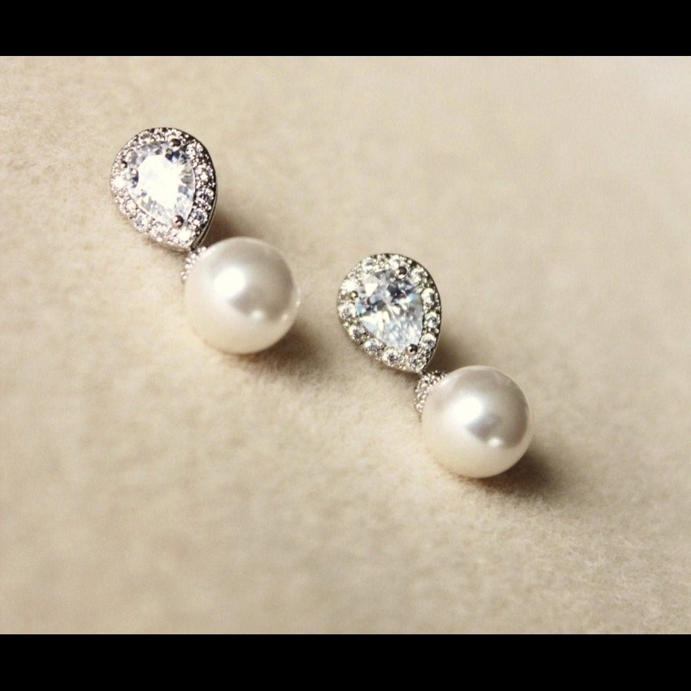 Wedding necklace & earrings. Beautifully handcrafted  from Dreamland Jewelers